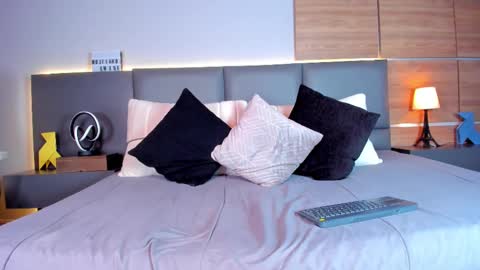 Stone Lee  online show from 02-12-25, 07:55