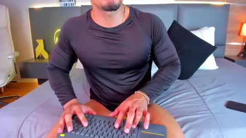 Stone Lee  online show from 02-13-25, 08:48