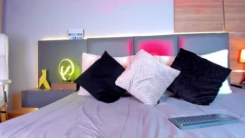 Stone Lee  online show from 02-15-25, 09:05