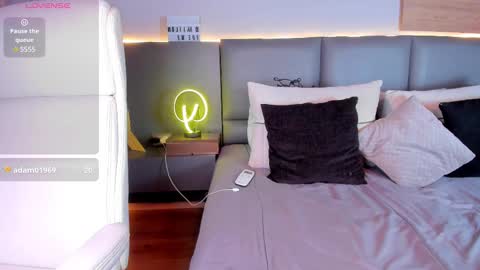 Stone Lee  online show from 02-19-25, 10:45