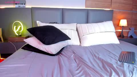 Stone Lee  online show from 02-22-25, 08:07