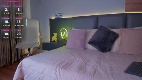 Stone Lee  online show from 09-21-25, 03:08