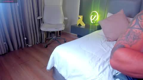 Stone Lee  online show from 10-11-25, 11:53