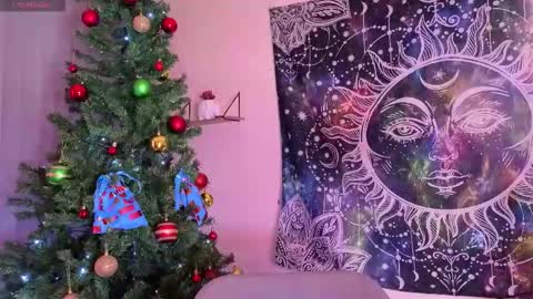 Snapshot of stonned_candy chatting on 12-21-25, 10:17 Liz online show from 12-21-25, 10:17