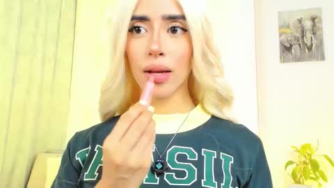 Snapshot of stormirusso chatting on 10-08-25, 02:20 Mar online show from 10-08-25, 02:20