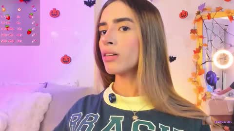 Snapshot of stormirusso chatting on 10-30-25, 01:07 Mar online show from 10-30-25, 01:07