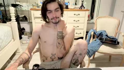 Snapshot of str8whiteboy21 chatting on 04-22-26, 10:17 str8whiteboy21 online show from 04-22-26, 10:17