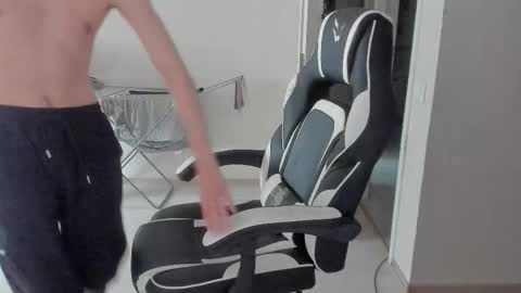 Ray online show from 10-21-25, 12:39