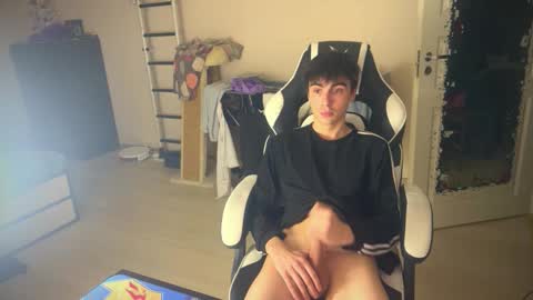 Ray online show from 12-19-25, 01:40