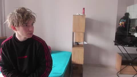Snapshot of stralght_twinks chatting on 04-05-26, 08:55 Ray online show from 04-05-26, 08:55