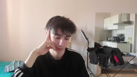Snapshot of stralght_twinks chatting on 04-11-26, 11:25 Ray online show from 04-11-26, 11:25