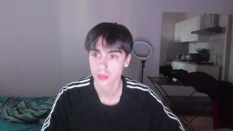Snapshot of stralght_twinks chatting on 04-12-26, 04:17 Ray online show from 04-12-26, 04:17