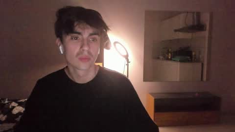 Snapshot of stralght_twinks chatting on 04-16-26, 12:22 Ray online show from 04-16-26, 12:22