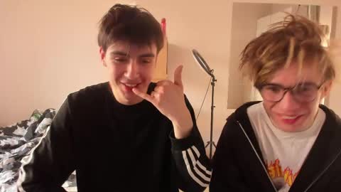 Snapshot of stralght_twinks chatting on 04-18-26, 04:00 Ray online show from 04-18-26, 04:00