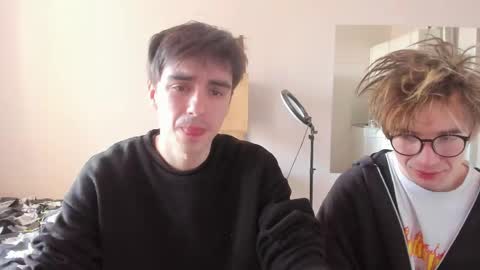 Snapshot of stralght_twinks chatting on 04-19-26, 11:31 Ray online show from 04-19-26, 11:31