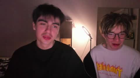 Snapshot of stralght_twinks chatting on 04-19-26, 06:10 Ray online show from 04-19-26, 06:10