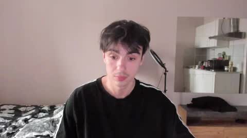 Snapshot of stralght_twinks chatting on 04-25-26, 03:31 Ray online show from 04-25-26, 03:31