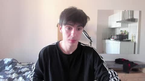Snapshot of stralght_twinks chatting on 04-27-26, 07:17 Ray online show from 04-27-26, 07:17