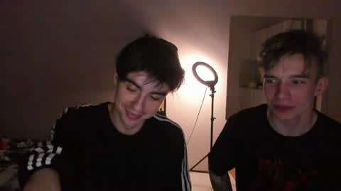 Snapshot of stralght_twinks chatting on 04-30-26, 08:57 Ray online show from 04-30-26, 08:57