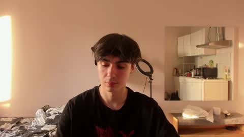 Snapshot of stralght_twinks chatting on 05-03-26, 04:35 Ray online show from 05-03-26, 04:35