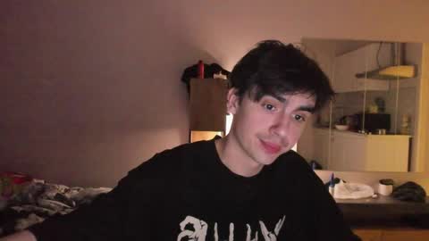 Snapshot of stralght_twinks chatting on 05-05-26, 08:39 Ray online show from 05-05-26, 08:39