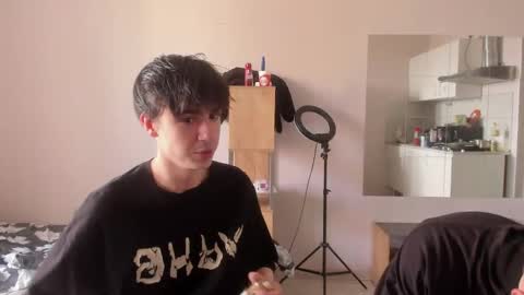 Snapshot of stralght_twinks chatting on 05-09-26, 08:41 Ray online show from 05-09-26, 08:41