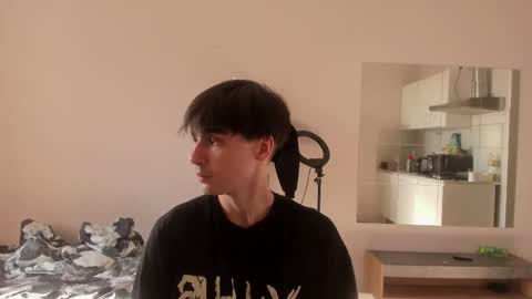 Snapshot of stralght_twinks chatting on 05-14-26, 02:57 Ray online show from 05-14-26, 02:57