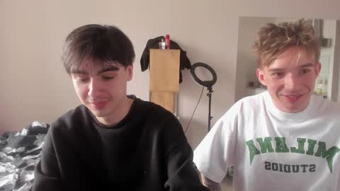 Snapshot of stralght_twinks chatting on 05-15-26, 10:55 Ray online show from 05-15-26, 10:55