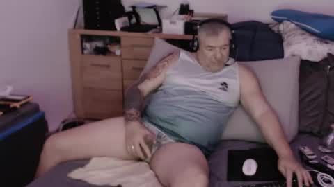 Snapshot of stranger1966 chatting on 10-07-25, 04:20 Stranger online show from 10-07-25, 04:20