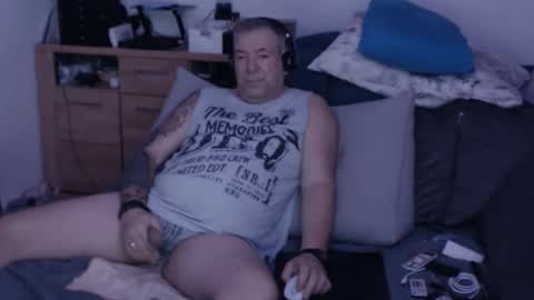 Snapshot of stranger1966 chatting on 10-10-25, 10:42 Stranger online show from 10-10-25, 10:42