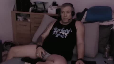 Snapshot of stranger1966 chatting on 10-23-25, 09:35 Stranger online show from 10-23-25, 09:35