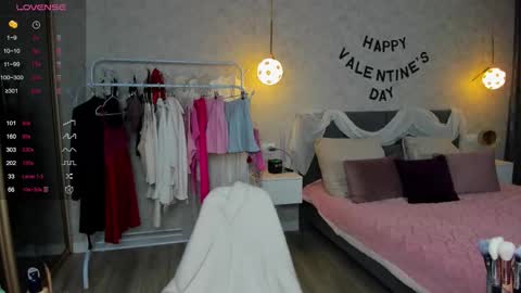 Snapshot of straw_juice chatting on 02-15-26, 02:30 Laura online show from 02-15-26, 02:30