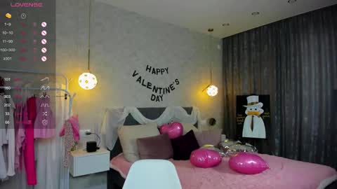 Snapshot of straw_juice chatting on 02-15-26, 07:51 Laura online show from 02-15-26, 07:51