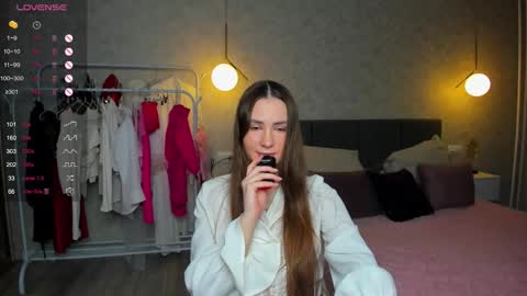 Snapshot of straw_juice chatting on 02-28-26, 02:51 Laura online show from 02-28-26, 02:51