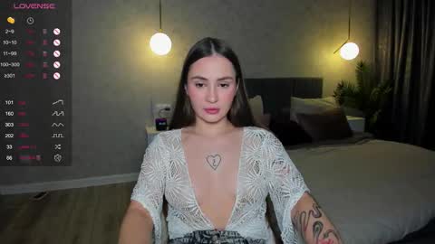 Snapshot of straw_juice chatting on 03-20-26, 12:26 Laura online show from 03-20-26, 12:26