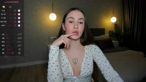 Snapshot of straw_juice chatting on 03-24-26, 12:37 Laura online show from 03-24-26, 12:37