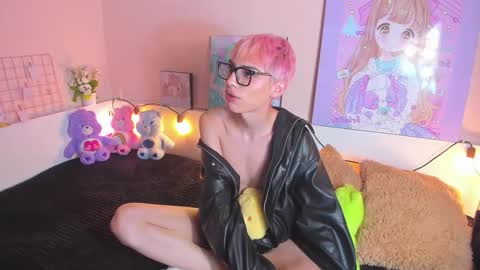 strawberry_kitty_ online show from 11-05-25, 03:01