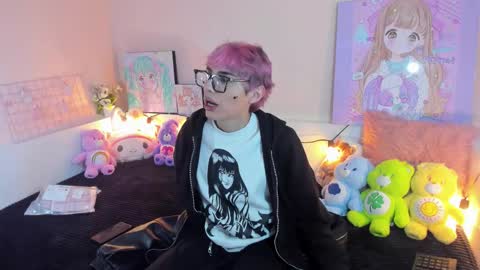 strawberry_kitty_ online show from 11-30-25, 04:05