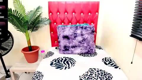 strawberry_lipz online show from 10-07-25, 08:00