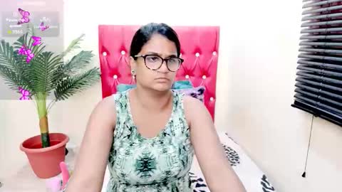 strawberry_lipz online show from 10-14-25, 04:13