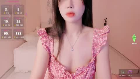 Snapshot of strawberry_loveee chatting on 09-15-25, 10:15 strawberry_loveee online show from 09-15-25, 10:15