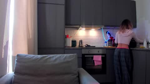 Tati and Lola online show from 10-17-25, 09:12