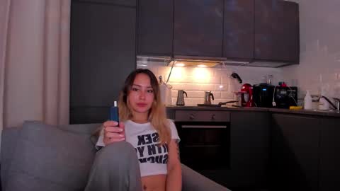 Tati and Lola online show from 10-20-25, 05:35