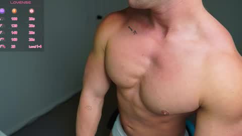 Snapshot of streatmeat chatting on 03-10-25, 11:49 streatmeat online show from 03-10-25, 11:49