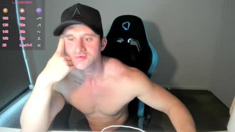 Snapshot of streatmeat chatting on 11-02-25, 10:45 streatmeat online show from 11-02-25, 10:45