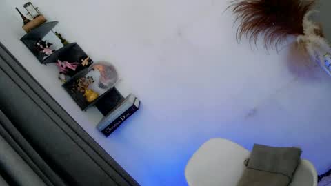 Snapshot of streetwalker28 chatting on 06-25-26, 01:15 Beatrice lui Ge online show from 06-25-26, 01:15
