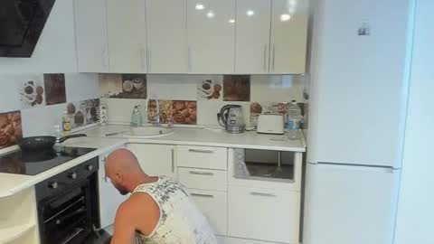 Strong Arni online show from 02-08-25, 01:11