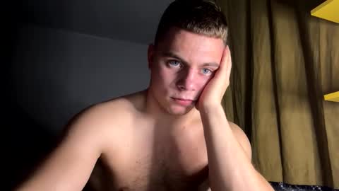 Snapshot of strong_baby chatting on 11-19-25, 08:42 Strong Baby online show from 11-19-25, 08:42