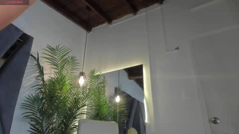 Snapshot of strong_girl_ chatting on 12-27-24, 11:06 Alexa online show from 12-27-24, 11:06