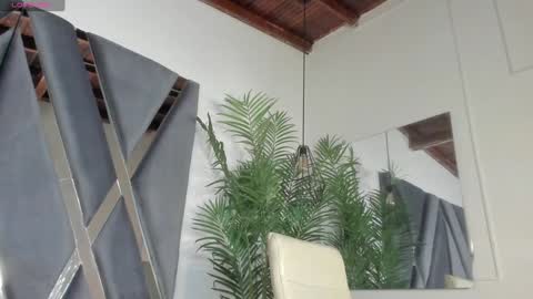 Snapshot of strong_girl_ chatting on 01-17-25, 11:06 Alexa online show from 01-17-25, 11:06